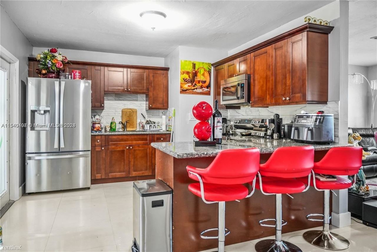 17510 Nw 49th Ave - Photo 2 of 17