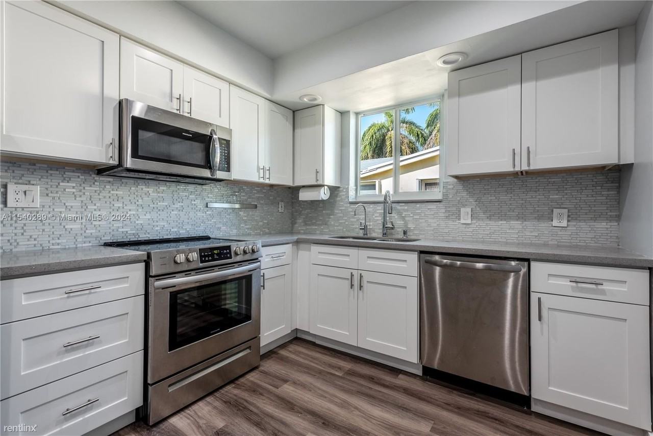 326 Se 3rd Ter - Photo 3 of 24