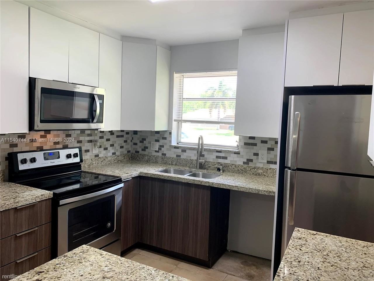 4712 Nw 4th St - Photo 3 of 16