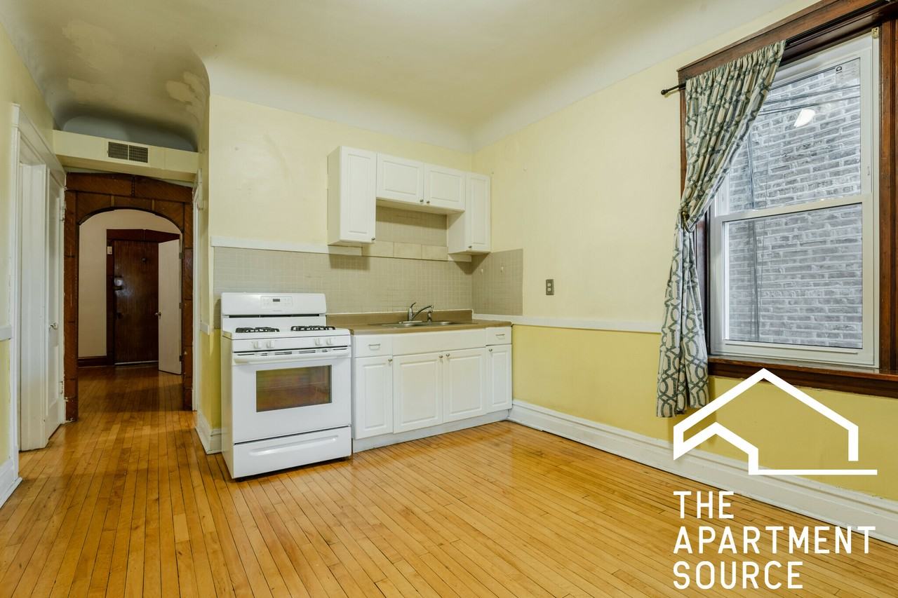 2132 W Iowa St #2R - Photo 2 of 17