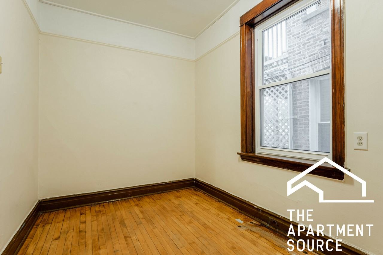 2132 W Iowa St #2R - Photo 7 of 17