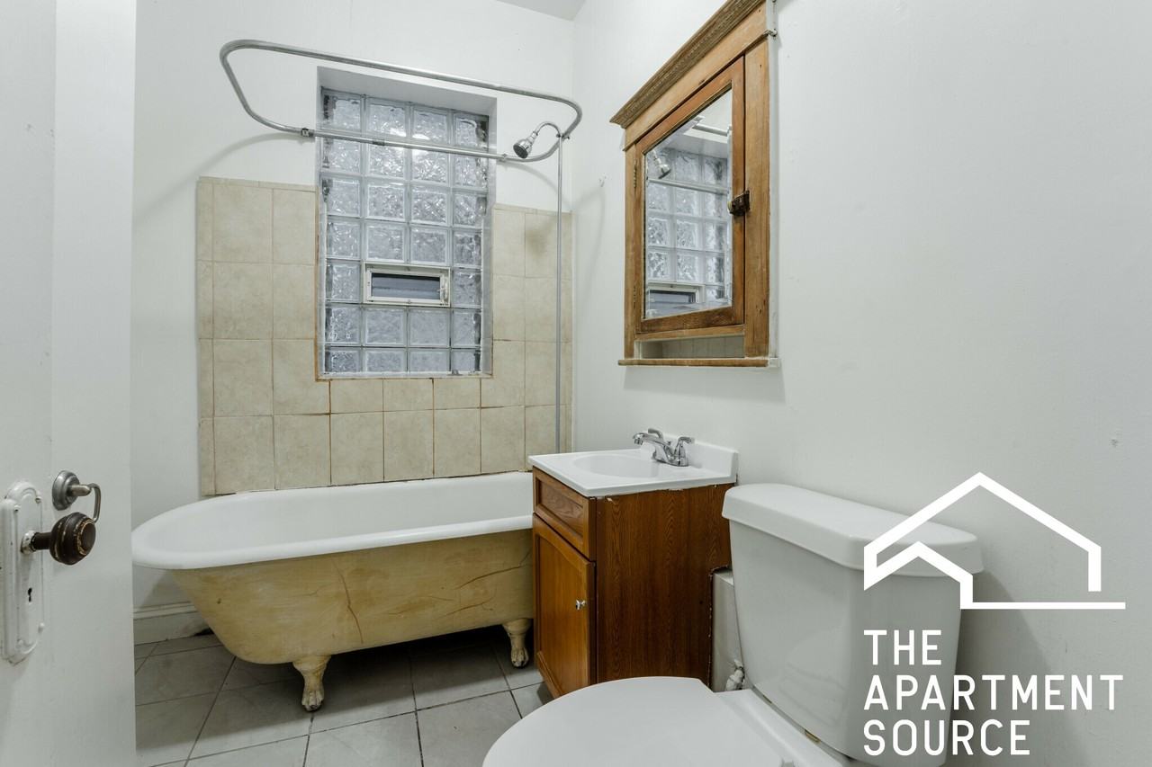 2132 W Iowa St #2R - Photo 4 of 17