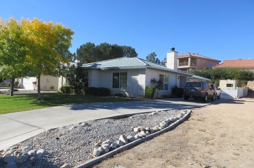 13950 Spring Valley Pkwy - Photo 2 of 20