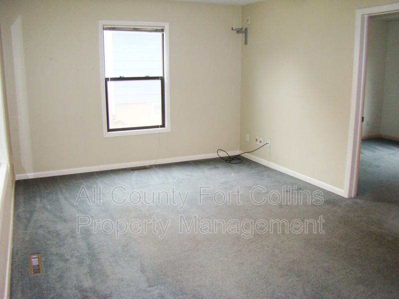 817 E Laurel St - Photo 3 of 13