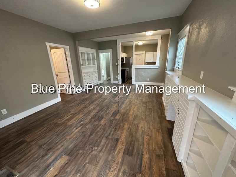 326 Buchanan Ave - Photo 3 of 18