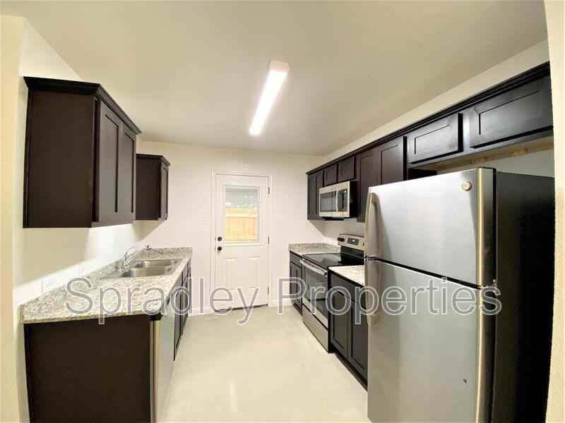 9107 Winding Ct Unit A - Photo 4 of 11