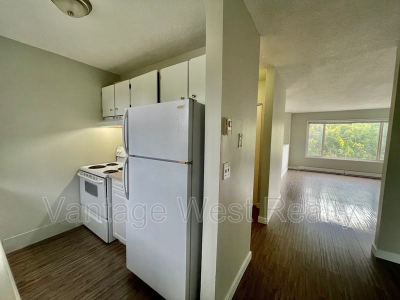 404 Hein Rd - Photo 2 of 25