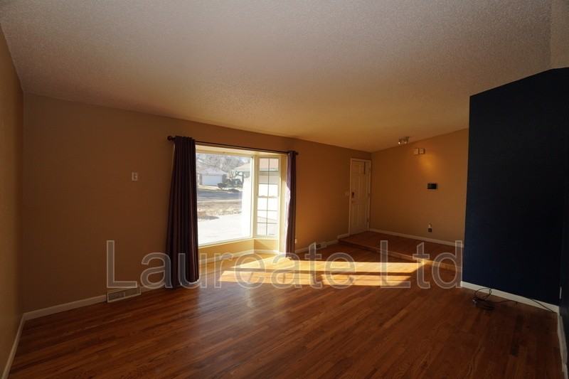 562 Revere St - Photo 3 of 24