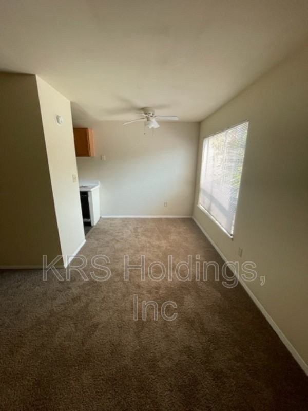 1215 Nelson St #D - Photo 2 of 24
