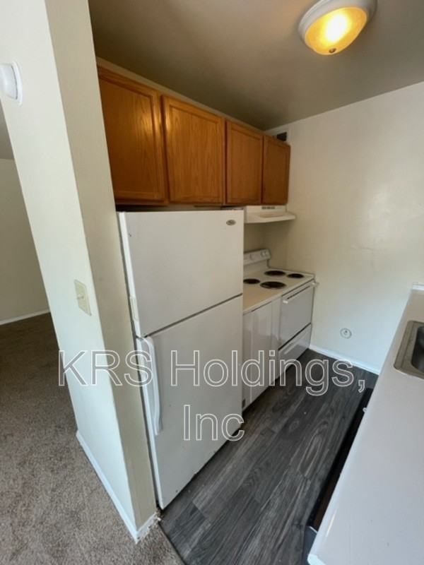 1215 Nelson St #D - Photo 4 of 24
