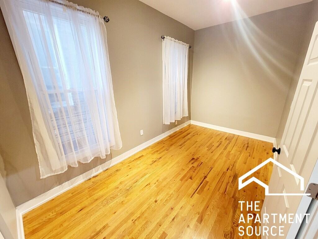 2809 W Warren Blvd #1 - Photo 7 of 13