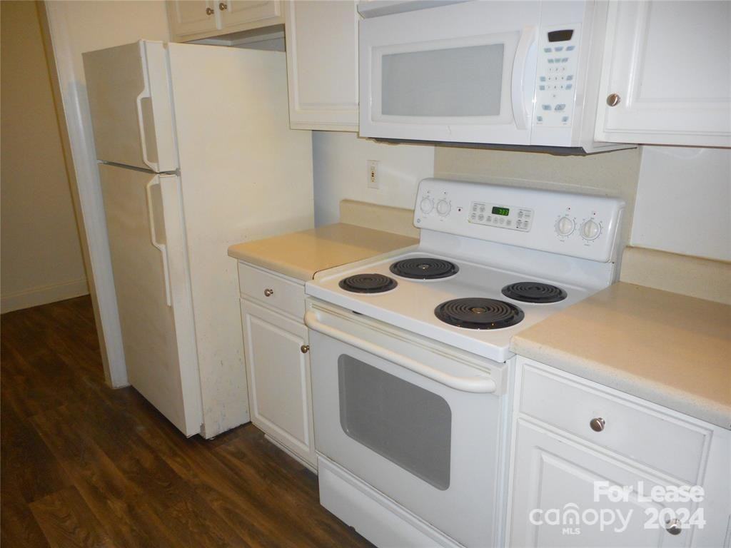 2174 Sardony Ln - Photo 4 of 20