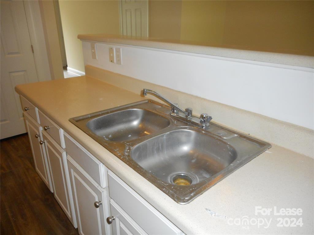 2174 Sardony Ln - Photo 5 of 20