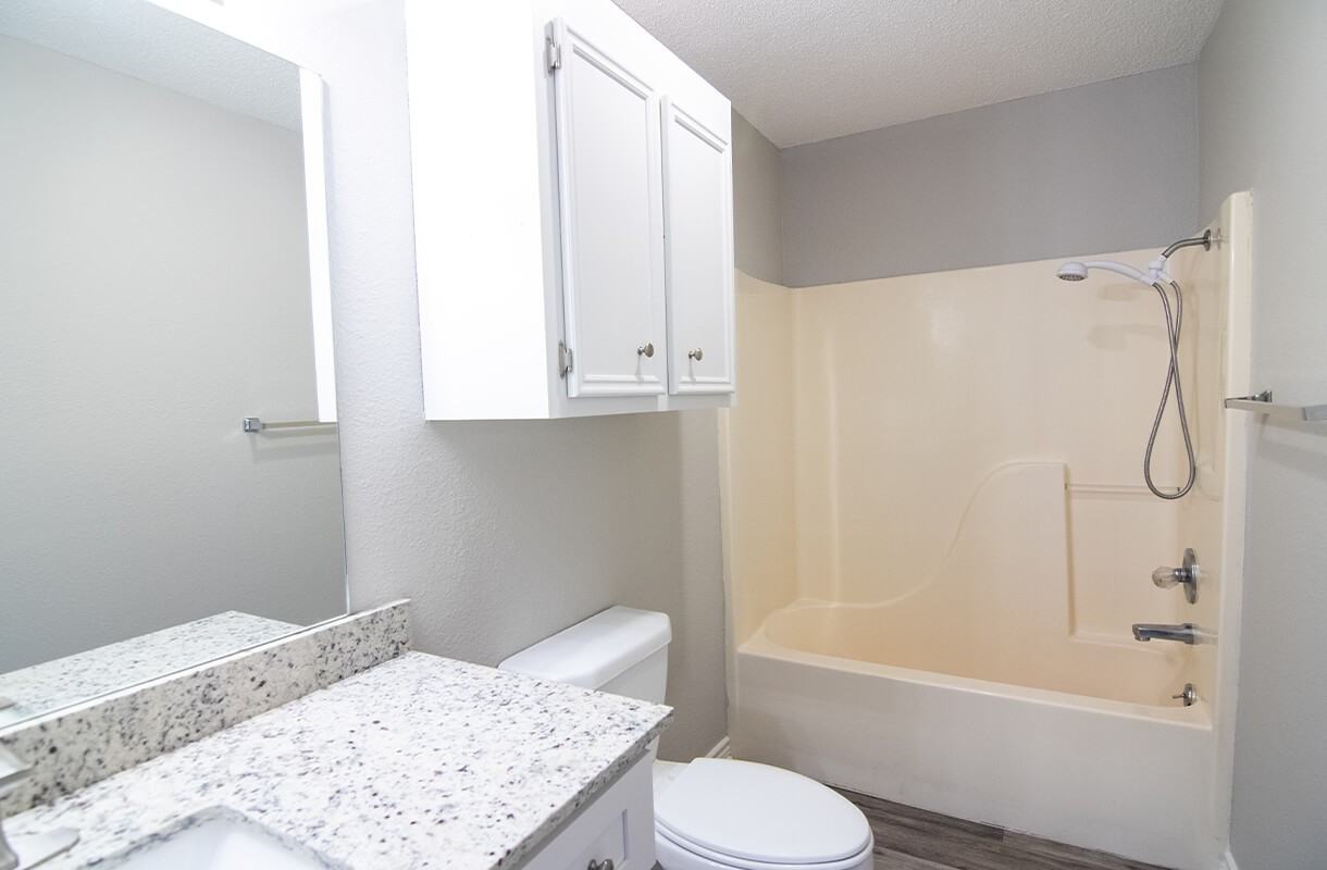 1718 N Tallowood Dr - Photo 2 of 8