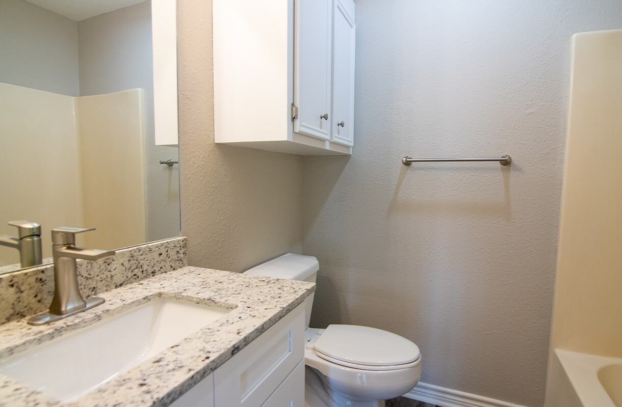 1718 N Tallowood Dr - Photo 3 of 8