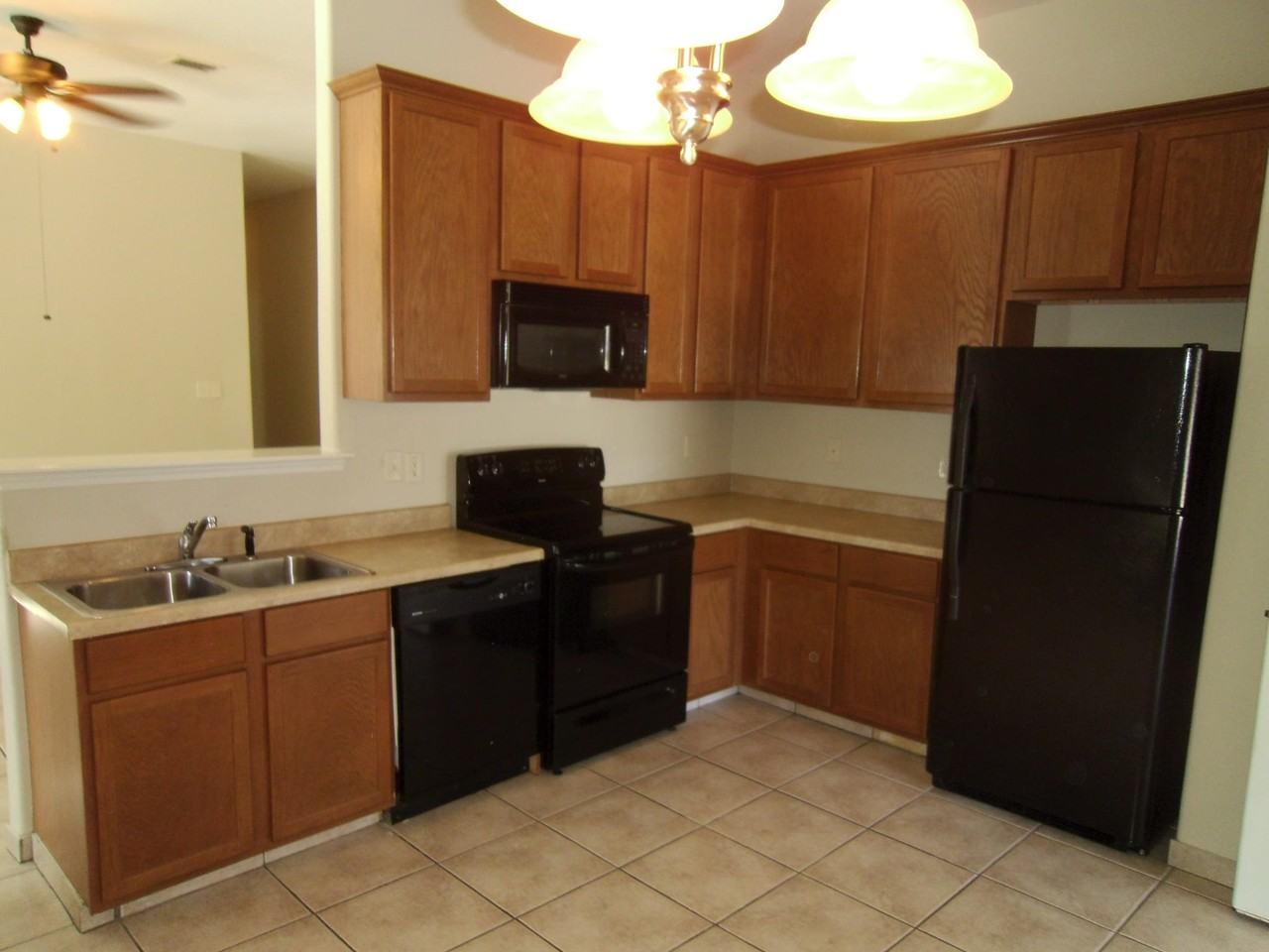 1101A 4th St - Photo 2 of 5