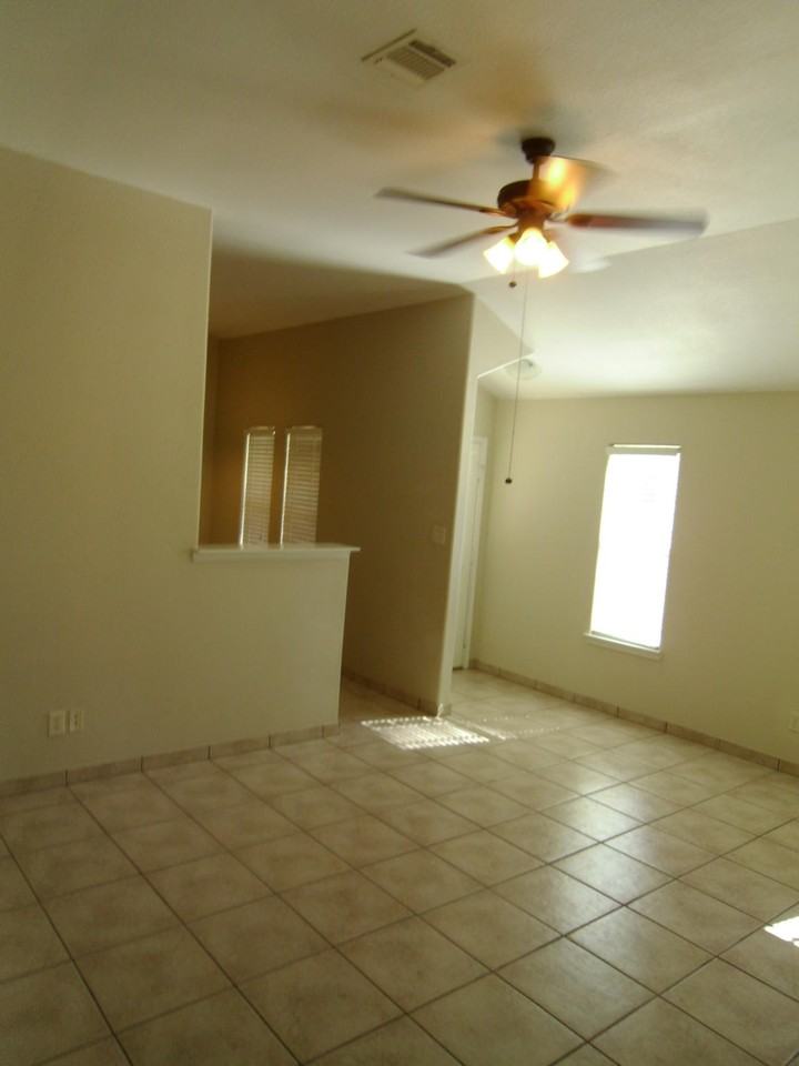 1101A 4th St - Photo 3 of 5