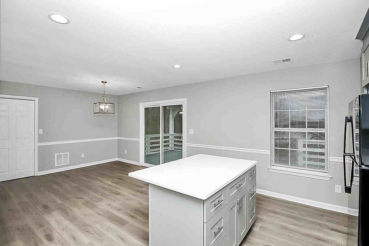 8820 Maggie Robinson Rd - Photo 3 of 33