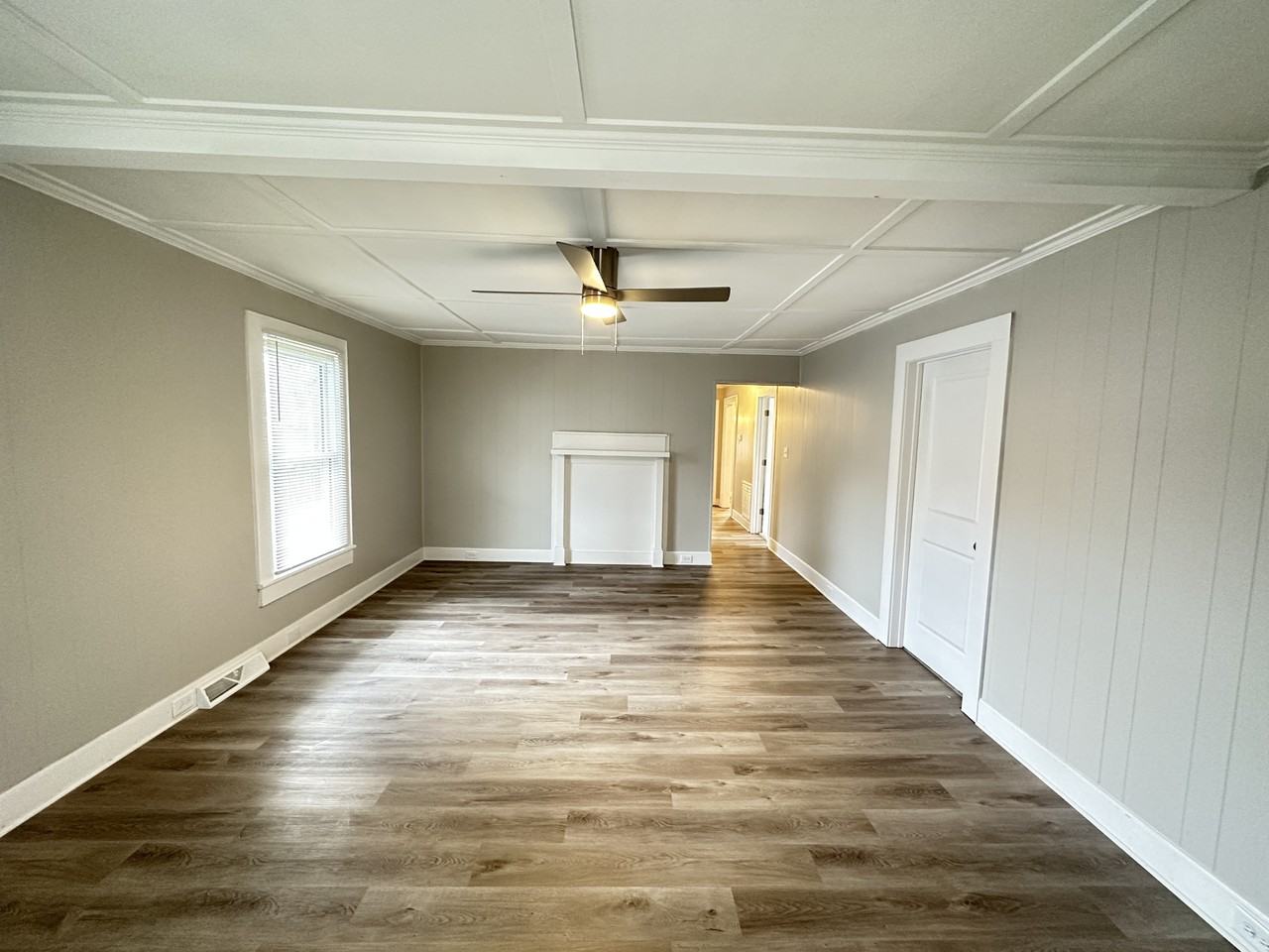 209 Locust St - Photo 3 of 32