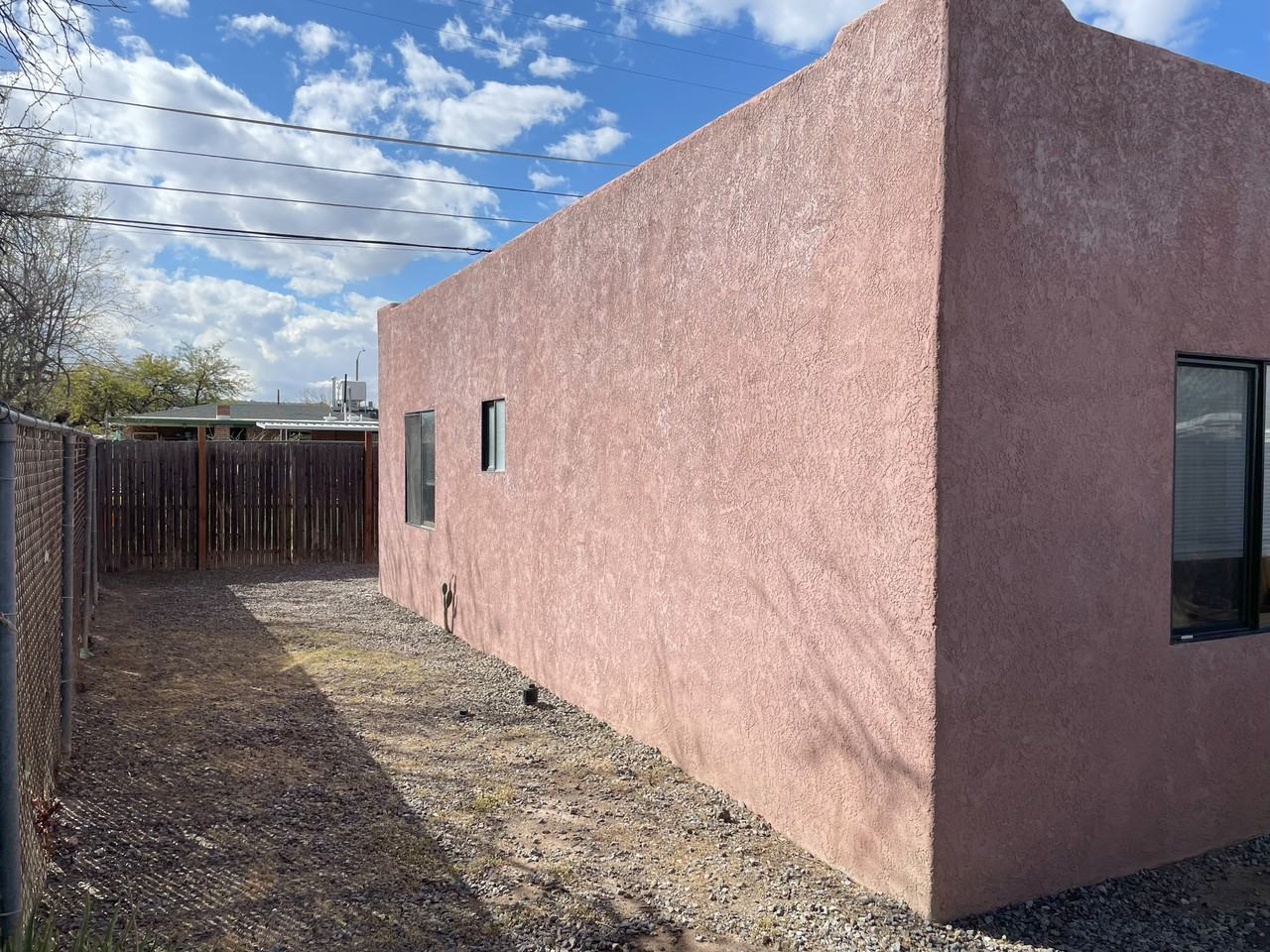 1307 W Saint Clair St #2 - Photo 2 of 29