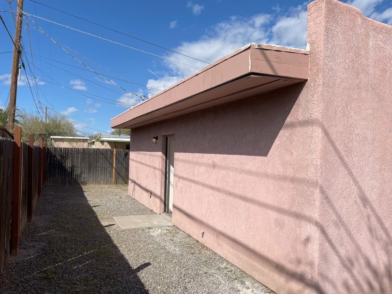 1307 W Saint Clair St #2 - Photo 6 of 29