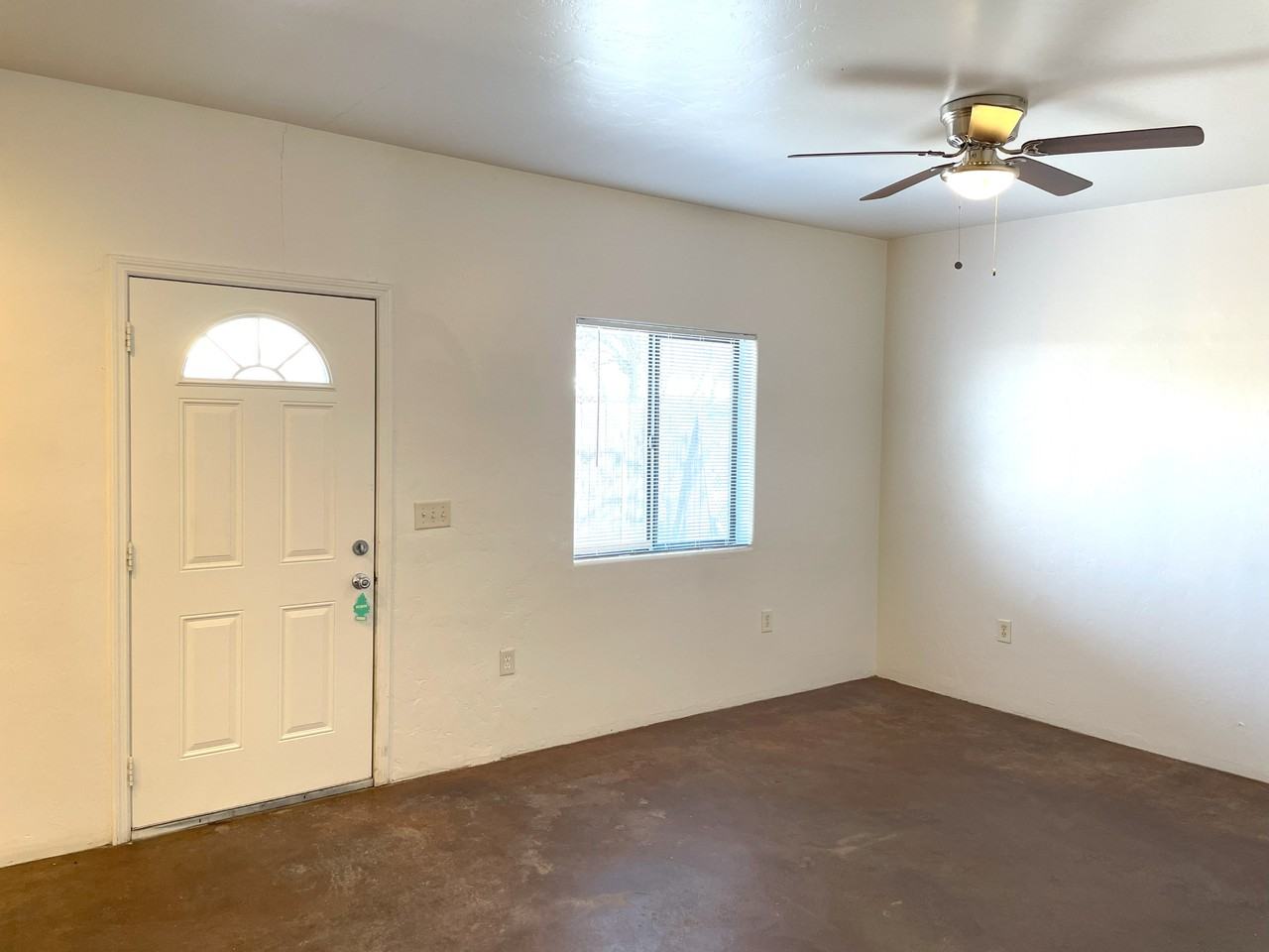 1307 W Saint Clair St #2 - Photo 7 of 29