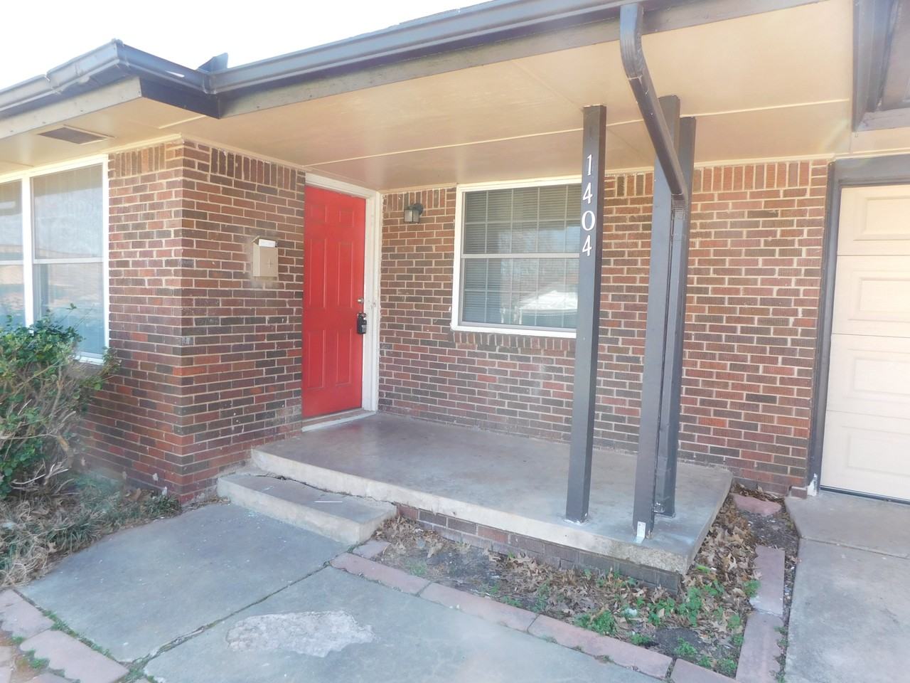 1404 Ne 46th St - Photo 2 of 12