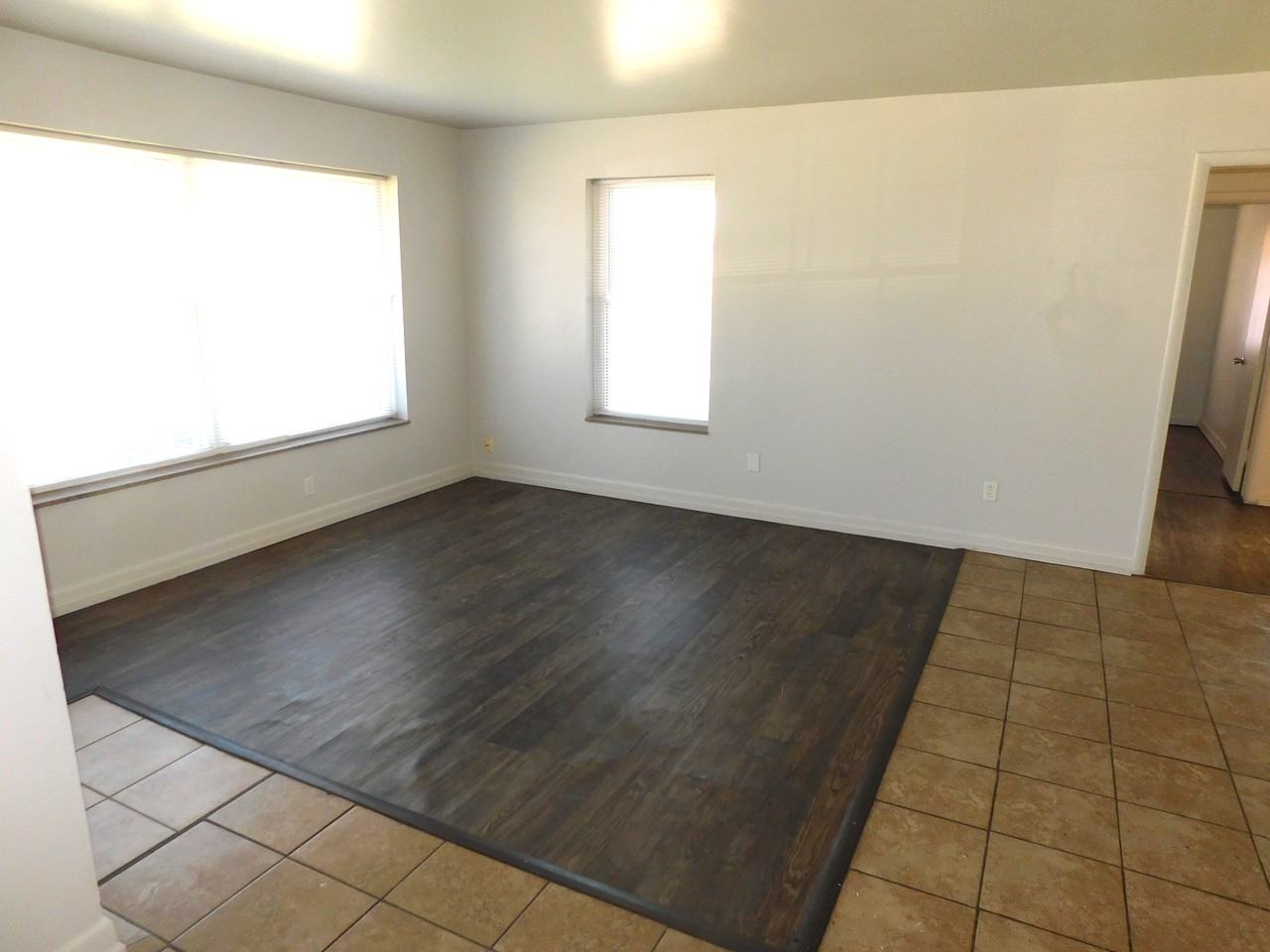 1404 Ne 46th St - Photo 3 of 12