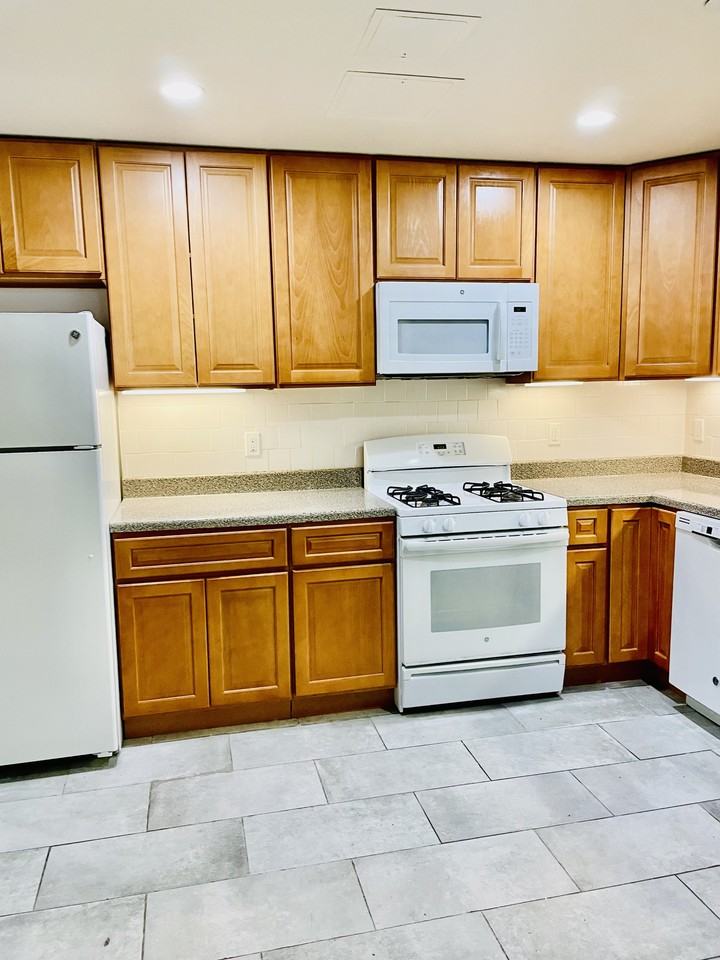 47 Davis Ave #1H - Photo 2 of 6