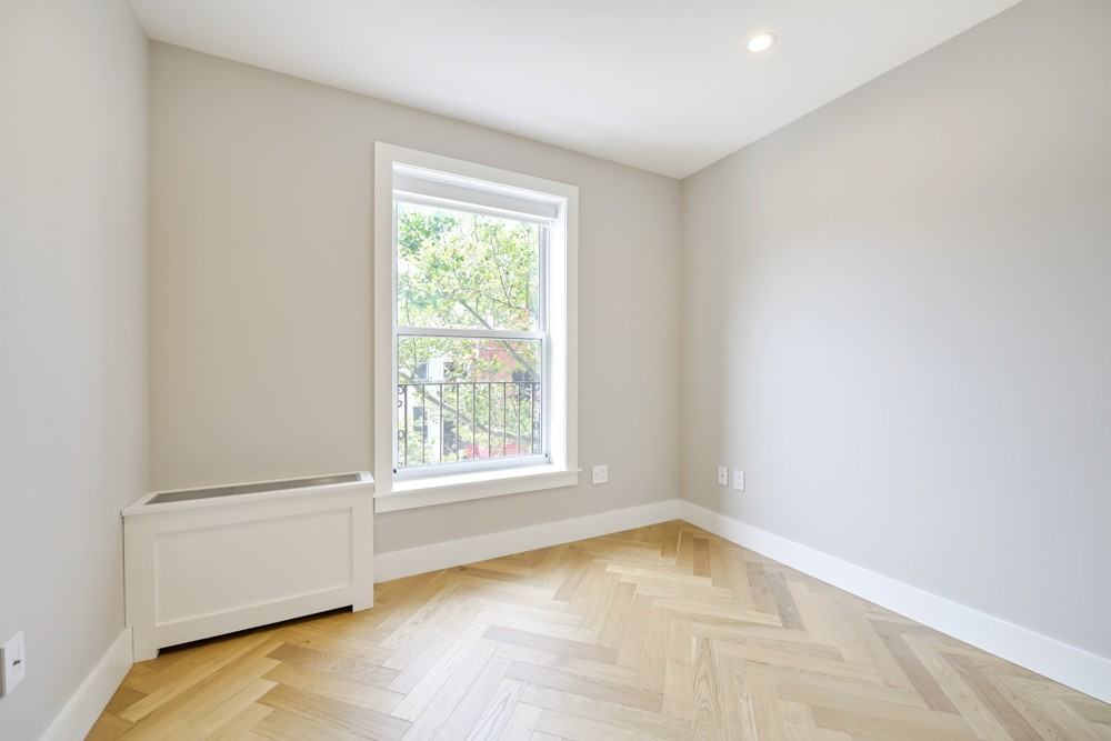 433 Dean St #9 - Photo 3 of 6