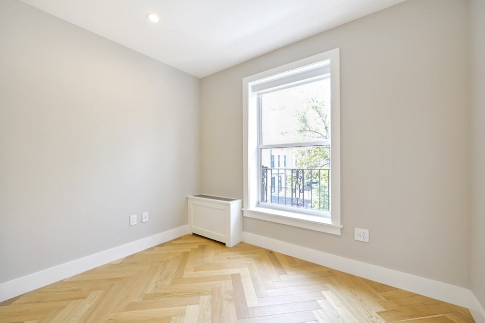 433 Dean St #9 - Photo 5 of 6