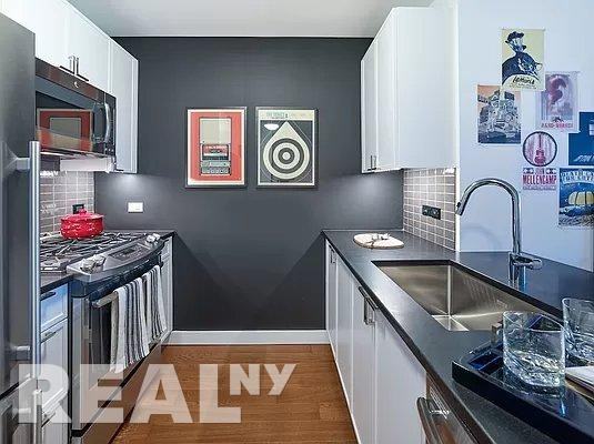 W 31st St #57D - Photo 2 of 10