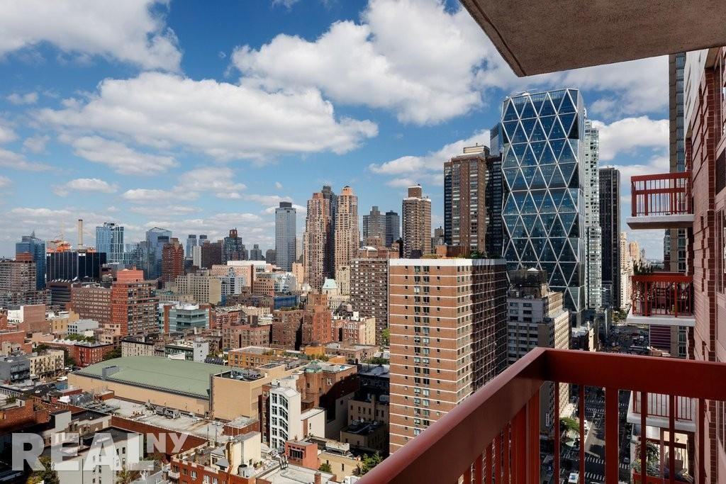 W 52nd St #29D - Photo 3 of 6