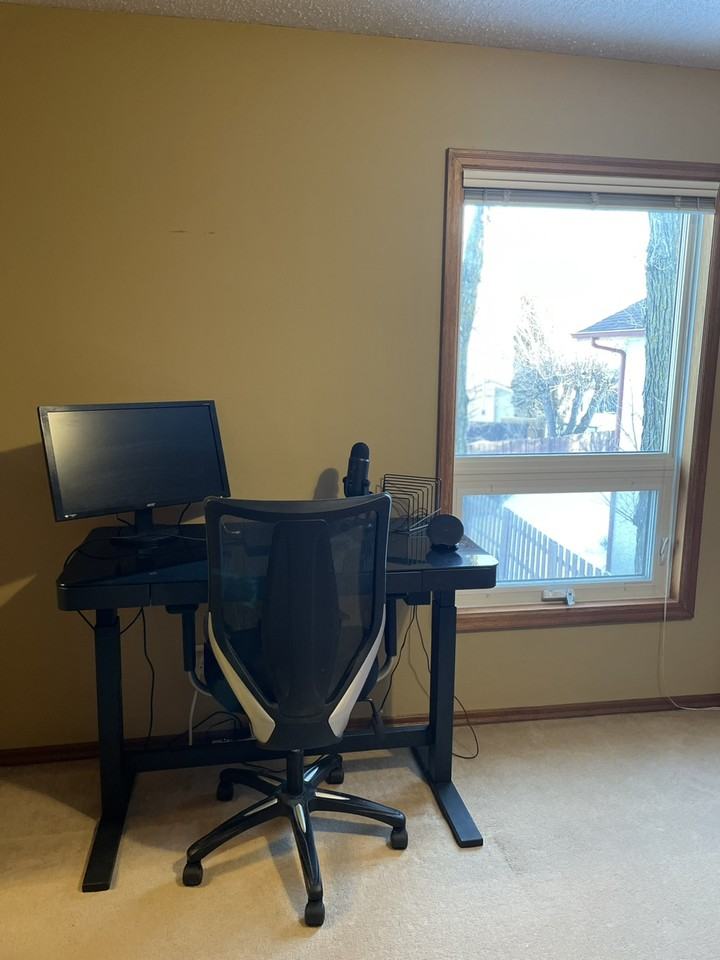 Douglas Lawrence Bay, Winnipeg, MB R2G 3K5 Room for 1,200/month Zumper