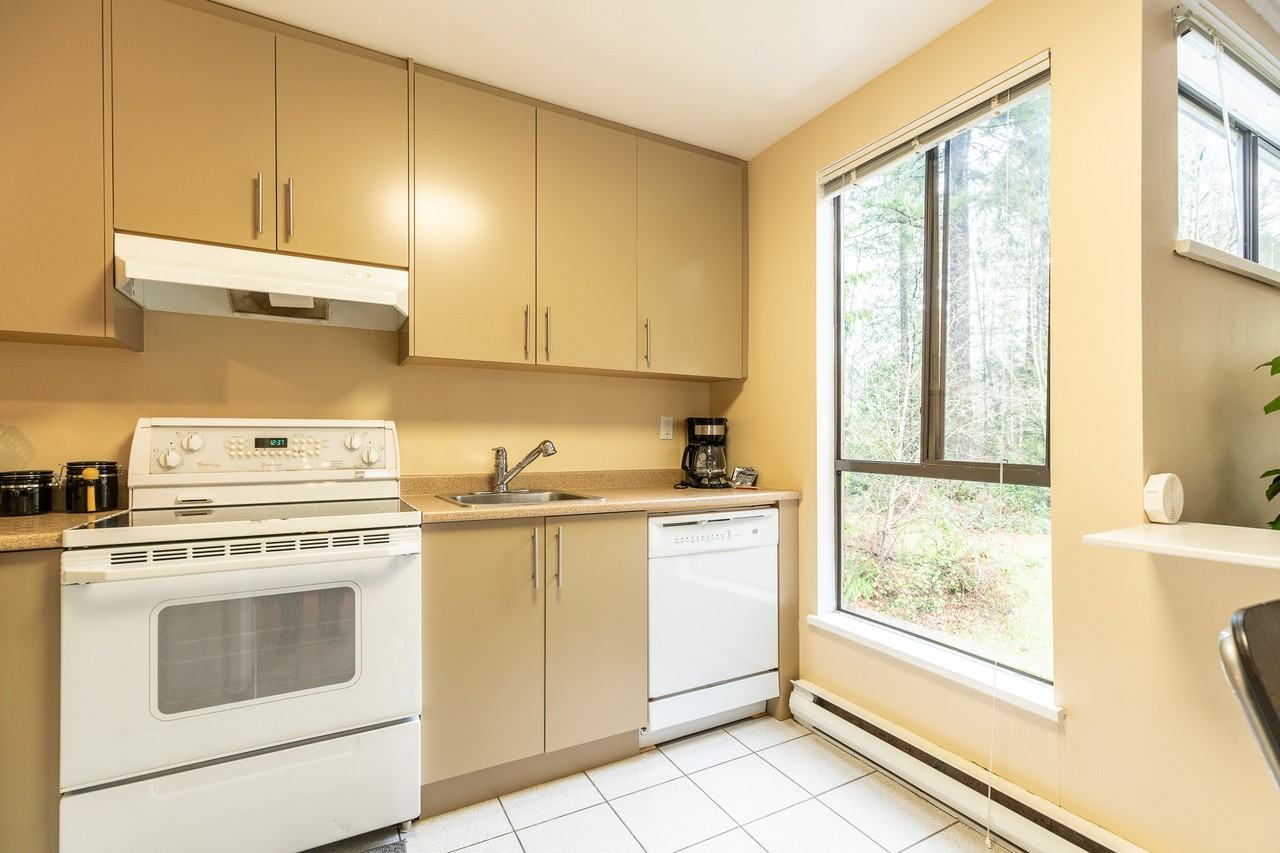 9125 Capella Drive - Photo 5 of 15