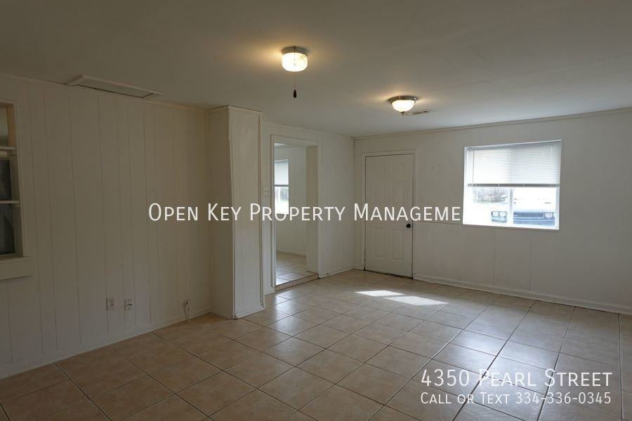 4350 Pearl St - Photo 3 of 9