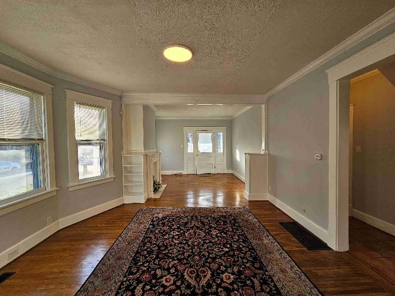 4502 Hector Ave - Photo 3 of 10