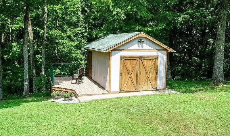 79 Pioneer Dr - Photo 3 of 12