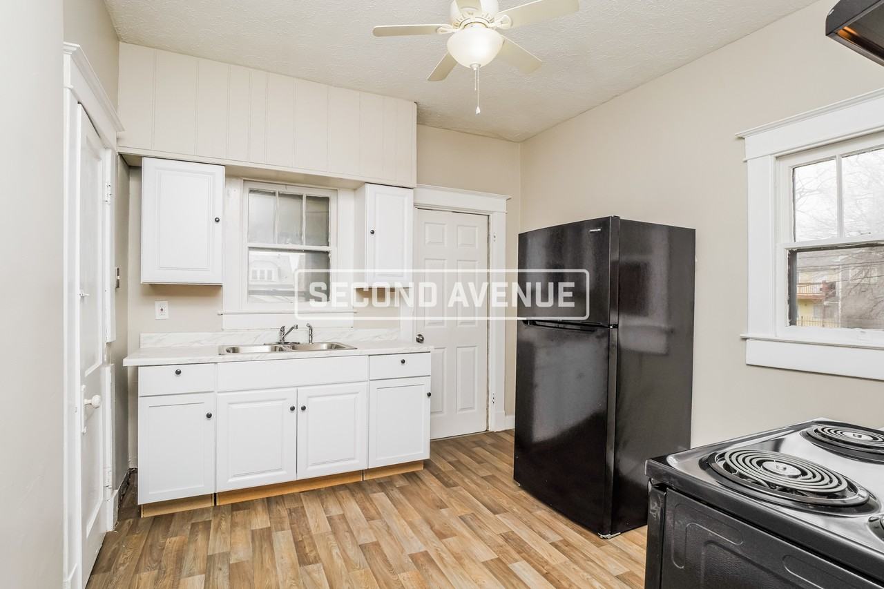 302 Cecil Ave - Photo 4 of 24