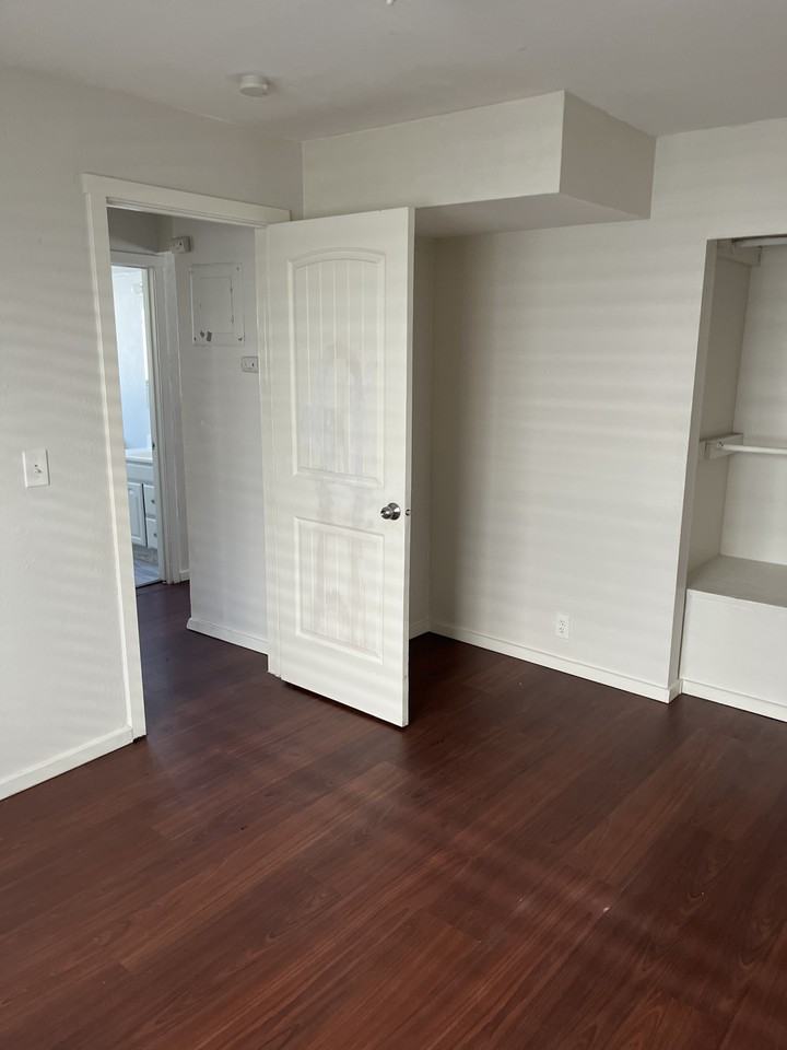 269 Montgomery Street West #2 - Photo 2 of 6