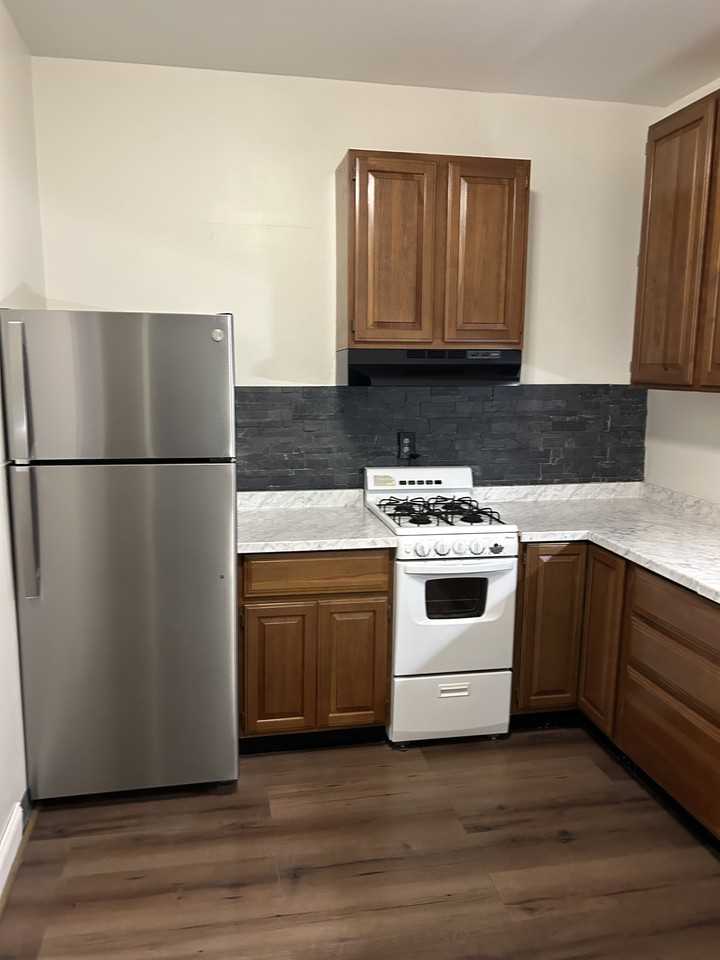 3 Kenyon Ct #4 - Photo 2 of 13