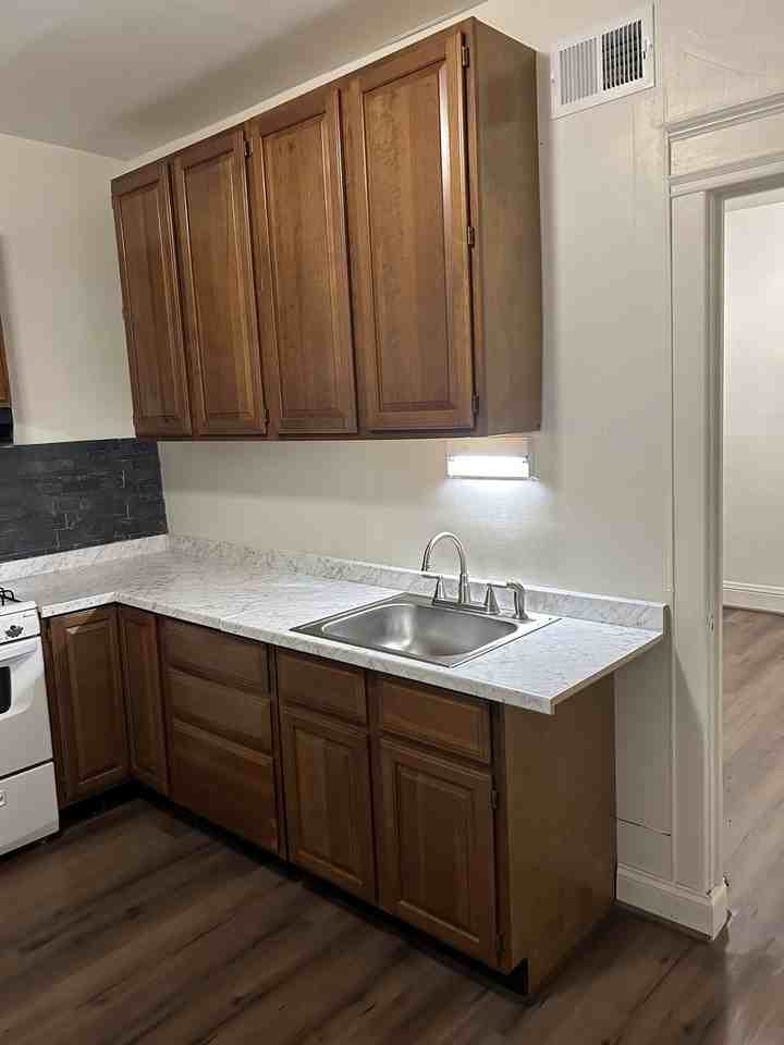 3 Kenyon Ct #4 - Photo 3 of 13