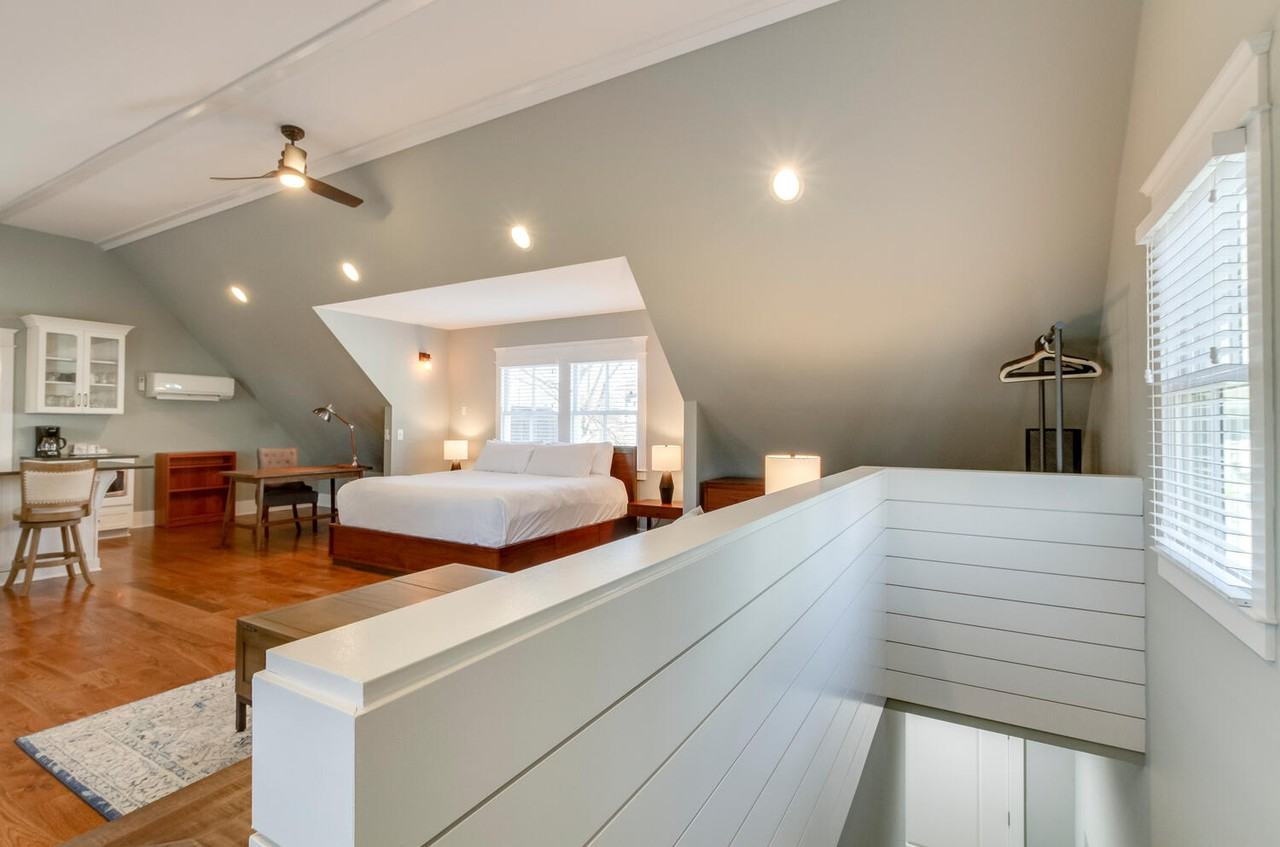 114 37th Ave N #B - Photo 3 of 23