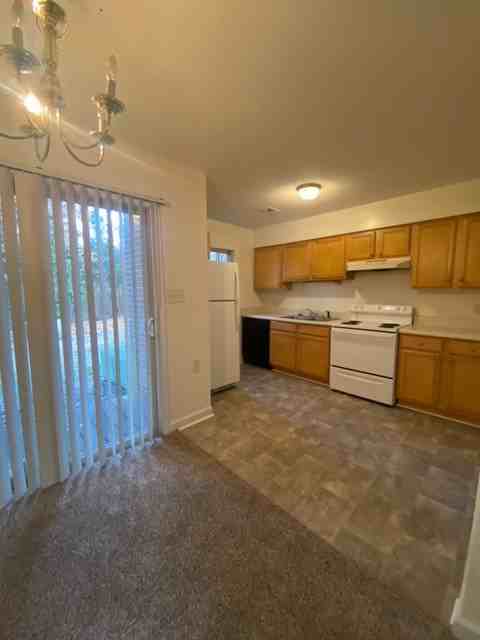 1401 E 10th St - Photo 6 of 14