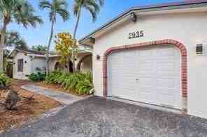 2935 Sw 19th St - Photo 2 of 8