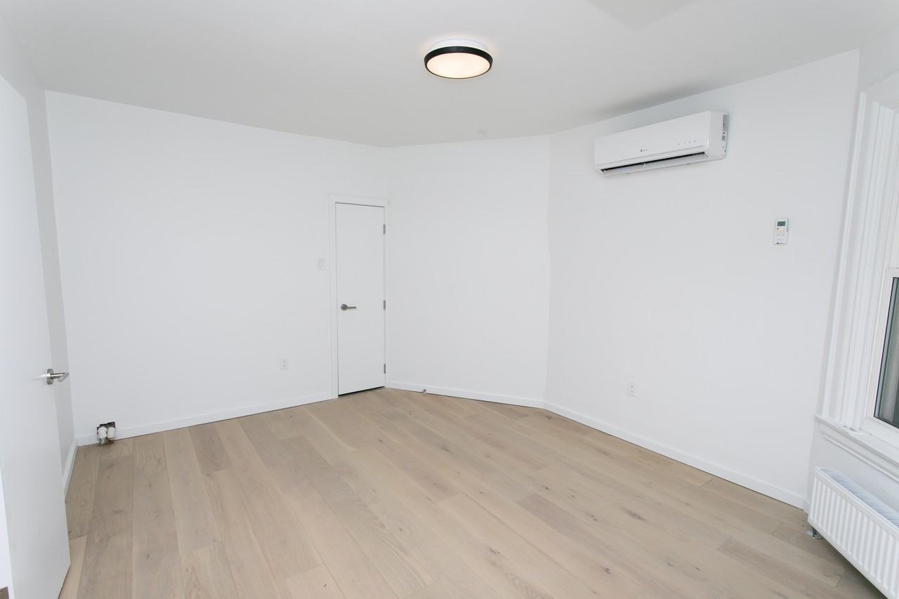 684 Bathurst Street #3 - Photo 4 of 9