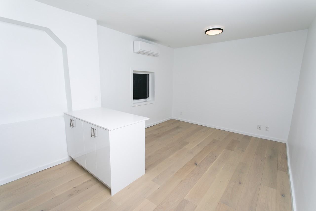 684 Bathurst Street #3 - Photo 5 of 9
