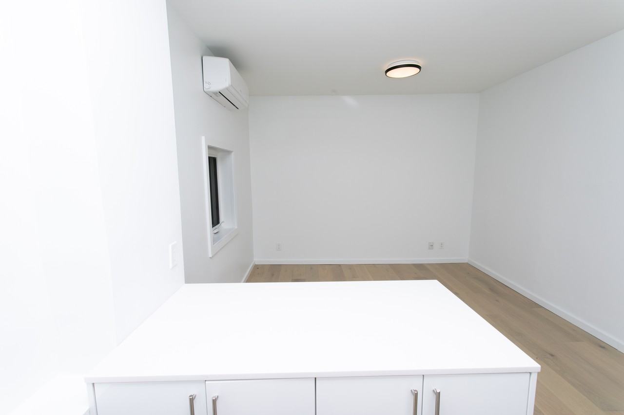 684 Bathurst Street #3 - Photo 6 of 9