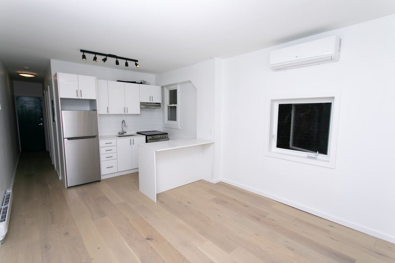 684 Bathurst Street #3 - Photo 7 of 9