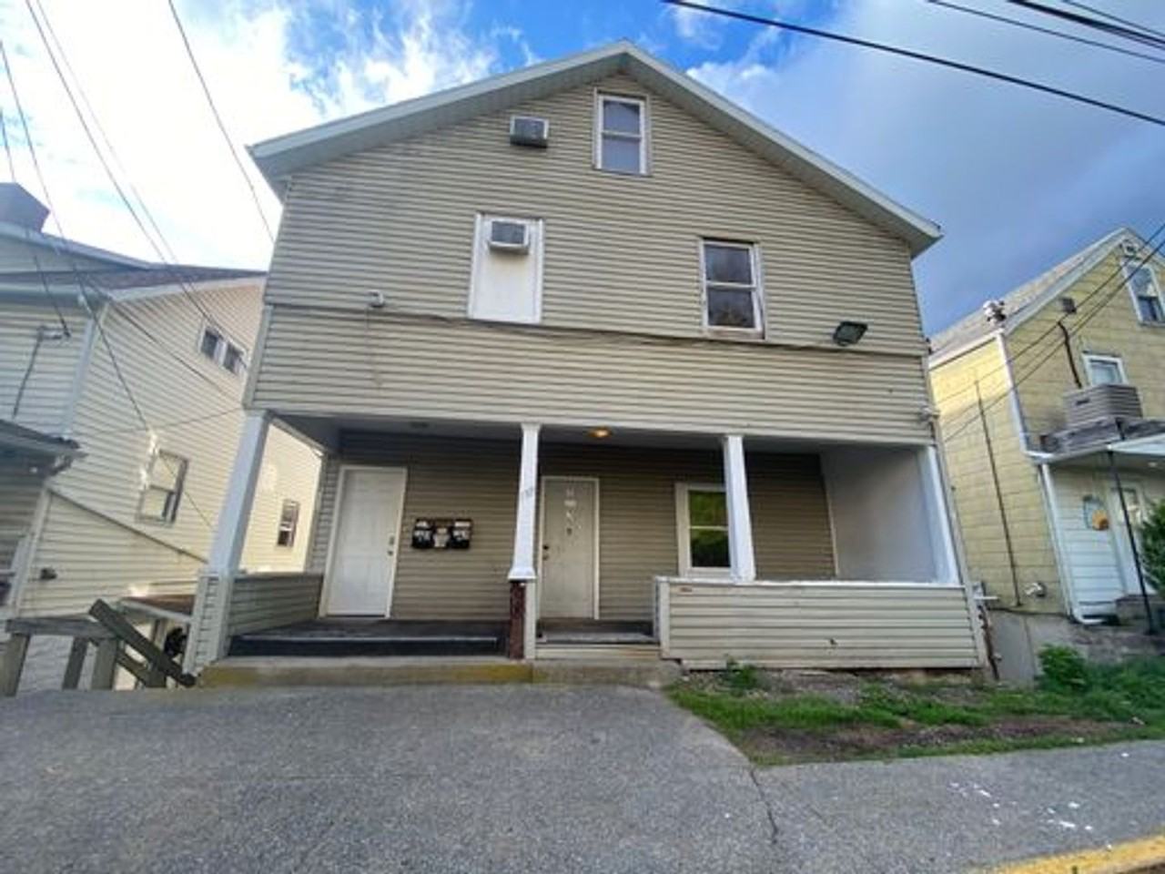 759 Garrison Ave - Photo 2 of 15